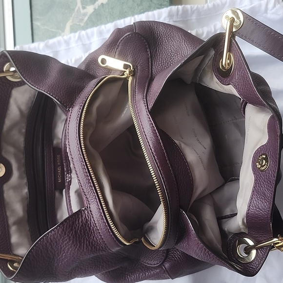 Michael Kors , leather shoulder bag, purple. - Picture 3 of 5